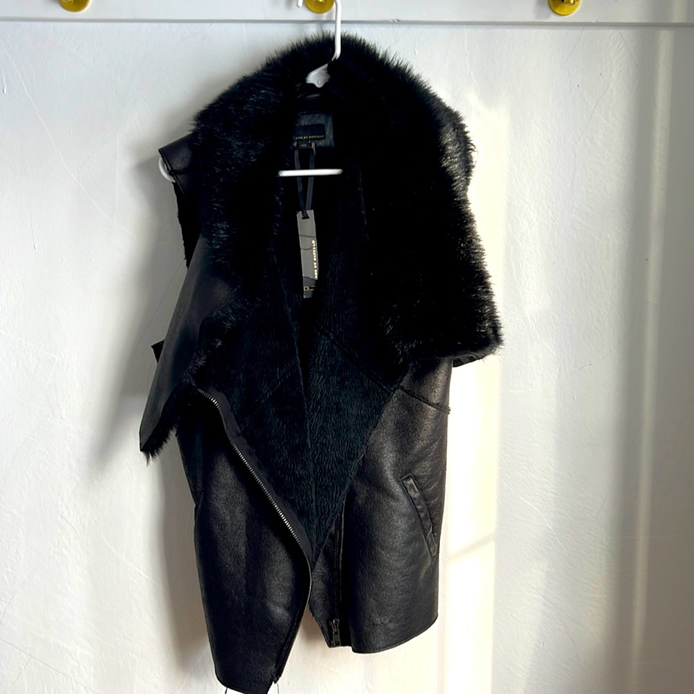 It by buffalo faux fur vest 🖤